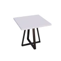 Stolik restauracyjny 80x80x75 cm z metalową nogą typu pająk i drewnianym blatem