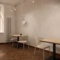 Stolik kawiarniany, restauracyjny 80x80x75 cm z metalową nogą i drewnianym blatem