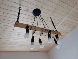 Lampa loft wisząca, lite drewno, metalowe łańcuchy